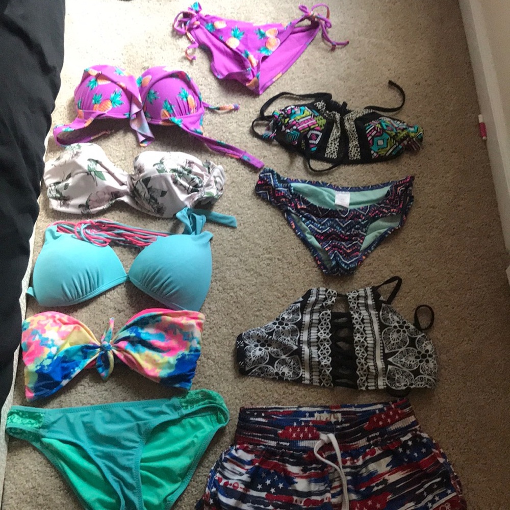 Bathing suits - Picture 2 of 2